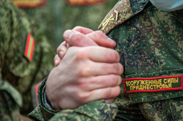 Сержанты без высшего образования смогут занимать офицерские должности - Минобороны
