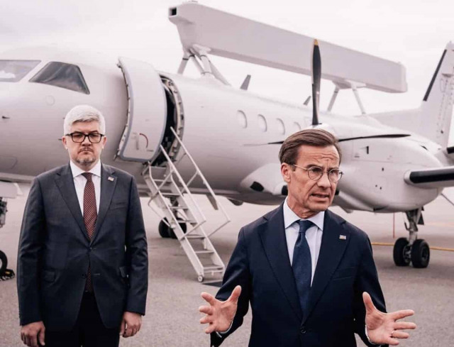 Україна отримає два літаки РЛС від Швеції: один з них вже передали
