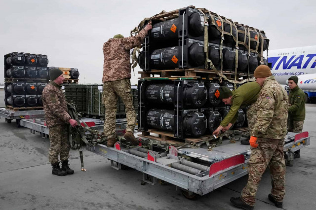 Адміністрація Байдена може незабаром відправити Україні касетні боєприпаси - CNN
