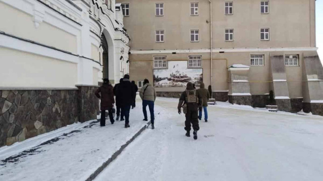 СБУ прийшла з обшуками в Почаївську лавру
