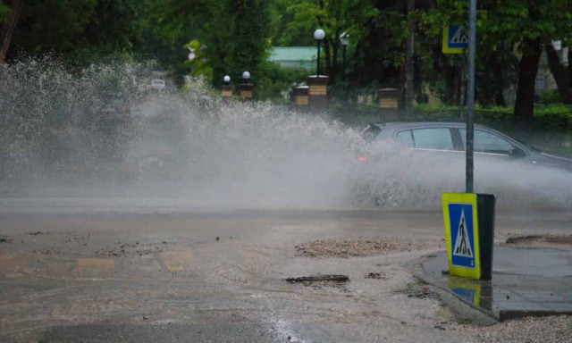 З градом, зливами та шквалами: синоптик здивував українців прогнозом на червень

