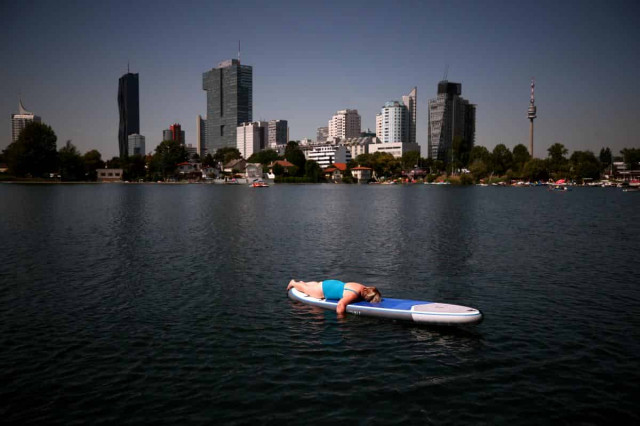 Туристам почали пропонувати страховки від пекельної спеки в Європі
